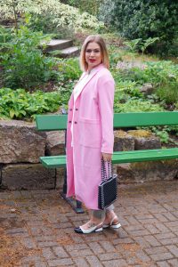 pink coat, casual style, black and white, maxi coat, pink, cap toe pumps, business casual