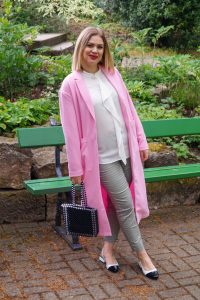 pink coat, casual style, black and white, maxi coat, pink, cap toe pumps, business casual