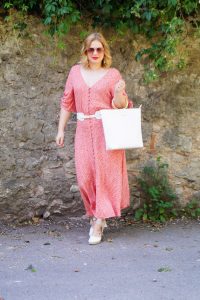 summerdress, summer 2019, why I love dresses, red and white, effortless style, affordable summer dress, H&M, espadrille wedges, fashionblogger, blonde girl, maxi dress