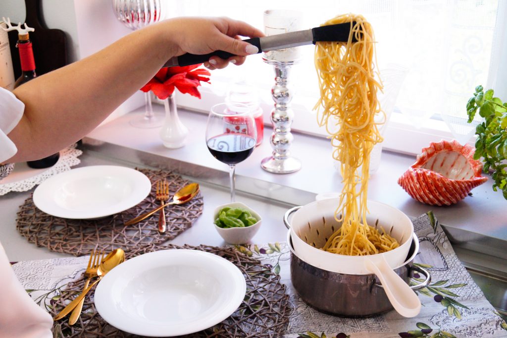 Food Friday Spinach Mozzarella Spaghetti... Madame Schischi