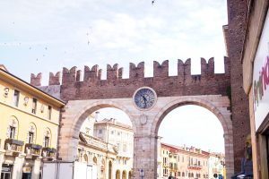 Verona, Italy, Arena di Verona, fashionblogger, fashionblogger travels, city review, italian city, romantic city, romeo and juliet, vacation, travelling