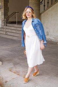 pleated skirt, Marylin Monroe, white dress, denim jacket, summer dress, white and cognac, fashion post, summer 2019