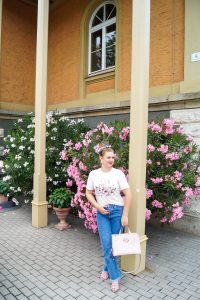 denim, casual outfit, oleander bushes, pink flowers, graphic tee, style blogger, fashion, summerstyle, summer 19, modern combo, guess handbag, Madame Schischi