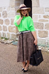 leopard print, neon colors, fashionblogger, neon green, midi skirt, fall fashion, fall, autumn, fall styles, Madame Schischi