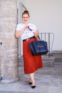 plaid skirt, pre-fall look, fall fashion, fashionblogger, red, Madame Schischi, graphic tee
