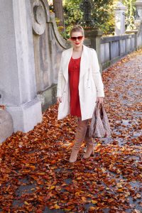 fall, fall fashion, Madame Schischi, autumn, styleblogger, pumpkin spice, fall dress, leaves on the ground, knit dress, overknees