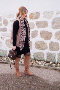 fashion blogger, fashion, styleblogger, Madame Schischi, pregnancy style, maternity style, dress the bump, fake fur vest, leopard print