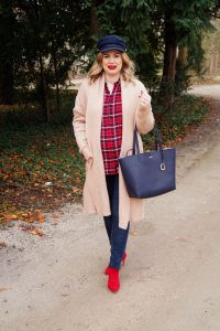 plaid shirt, christmas, casual christmas, ralph lauren tote, bumpstyle, maternity style, fashionblogger, fashion, styleblogger, Madame Schischi, red x navy
