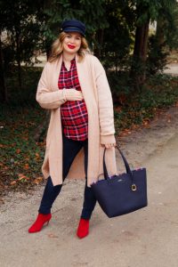 plaid shirt, christmas, casual christmas, ralph lauren tote, bumpstyle, maternity style, fashionblogger, fashion, styleblogger, Madame Schischi, red x navy