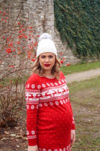 christmas sweater, christmas, holiday style, dress the bump, bumpstyle, maternity style, chrsitmas red, reindeers, ugly sweater, tis the season, dress festive