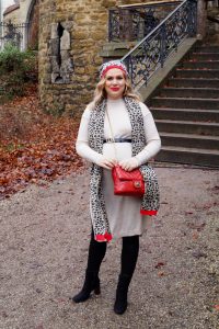 fashionblogger, fashion, Madame Schischi, pregnancy style, maternity style, dress the bump, leopard print, pops of red, winterstyle, styleblogger