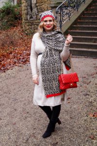 fashionblogger, fashion, Madame Schischi, pregnancy style, maternity style, dress the bump, leopard print, pops of red, winterstyle, styleblogger