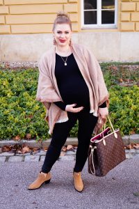fashionblogger, fashion, style blogger, poncho style, maternity style, pregnancy style, dress the bump, mom to be, blackxbeige, Madame Schischi
