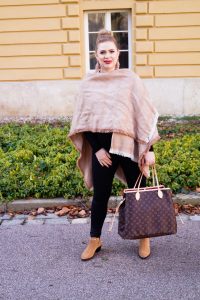 fashionblogger, fashion, style blogger, poncho style, maternity style, pregnancy style, dress the bump, mom to be, blackxbeige, Madame Schischi