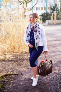 fashionblogger, fashion, styleblogger, how to style, what to wear, pregnancy style, maternity style, mom to be, sneaker trend, spring, spring style