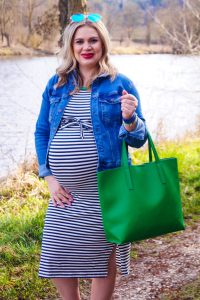 fashionblogger, fashion, stripes, maritime flair, blue and white, pops of green, converse sneakers, spring style, spring fashion, spring, maternity style, pregnancy style, preggers, mom to be