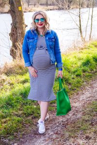 fashionblogger, fashion, stripes, maritime flair, blue and white, pops of green, converse sneakers, spring style, spring fashion, spring, maternity style, pregnancy style, preggers, mom to be