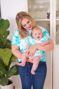 tie-dye, mommy and me, diy project, fashionblogger, tie-dye baby body, tie-dye womans shirt