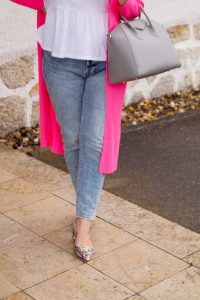 fashionblogger, fashion, neon pink, mom jeans styled, peplum top, spring style, rainy day style, curly hair