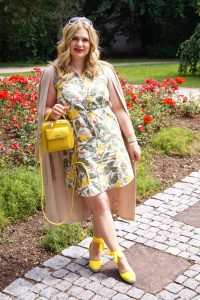 fashionblogger, summer style, summer material, linen dress, summer, fashionista, how to style, what to wear, yellow, espadrilles, flower print