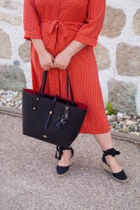 fashionblogger, fashion, what to wear, how to style, shirt dress, vibrant colors. fashion statement, work dresses, Coach Market Tote, summer, summer fashion, Madame Schischi, breastfeeding friendly clothes, feminine style