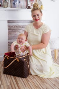 what´s in my bag, what´s in my diaper bag, fashion blogger, mommy and mini, mommy and me, baby girl, skiphop, summer style, how to style