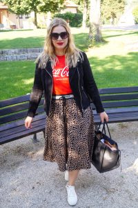 fashionblogger, fall style, leopard print skirt, coca cola graphic shirt, casual style, how to style, what to wear, ootd, fall style, fall, autumn