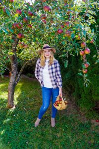 fashionblogger, fashion, fall fashion, autumn style, casual style, mom style, ootd, what I wear, how to style, apple picking, apple orchards, fall bucket list, things to do