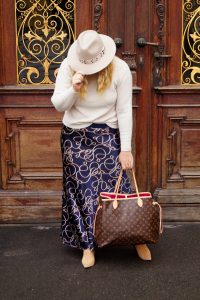 fashionblogger, fashion, fall fashion, autumn style, casual style, mom style, ootd, what I wear, how to style, slip skirt