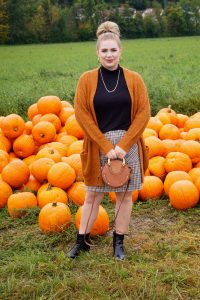 fashionblogger, fashion, fall fashion, autumn style, casual style, mom style, ootd, what I wear, how to style, mad for plaid, pumpkin patch, pumpkins, plaid