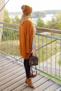 fashionblogger, fashion, fall fashion, autumn style, casual style, mom style, ootd, what I wear, how to style, plaid, cognac brown knits, ripped denim