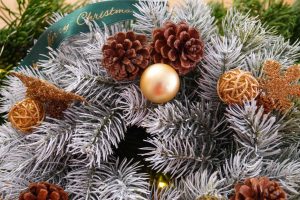 DIY, Christmas, diy wreath, christmas decor, ugly sweater, christmas tree, decorated house, festive