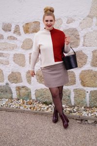 fashionblogger, fashion, fall fashion, autumn style, casual style, mom style, ootd, what I wear, how to style, mini skirt, mad for plaid