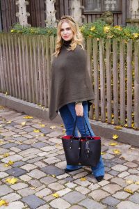 fashionblogger, fashion, fall fashion, autumn style, casual style, mom style, ootd, what I wear, how to style, poncho weather, bootcut denim
