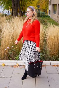 fashionblogger, fashion, fall fashion, winter style, casual style, mom style, ootd, what I wear, how to style, black and white, red x black, holiday style, holiday, christmas, winter