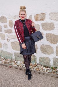 fashionblogger, fashion, winter fashion, winter style, casual style, mom style, ootd, what I wear, how to style, red x black, leopard print, patterned tights, faux leather skirt, flirty style