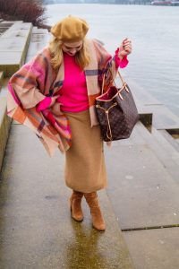 fashionblogger, fashion, winter fashion, winter style, casual style, mom style, ootd, what I wear, how to style, plaid cape, LV Neverfull, pink x beige, cozy in knits