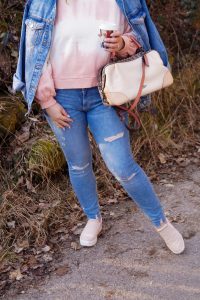 tie-dye, tie-dye sweater, candadian tuxedo, double denim, fashionblogger, fashion, denim and sneakers, casual style, sunday style, outfitinspo, style inspiration, womans fashion, fashionista, mom style