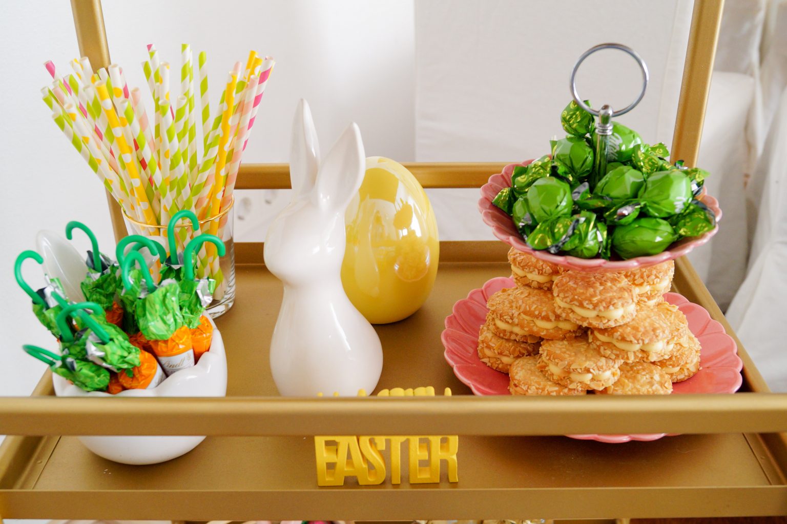 How to style your bar cart for Easter... Madame Schischi
