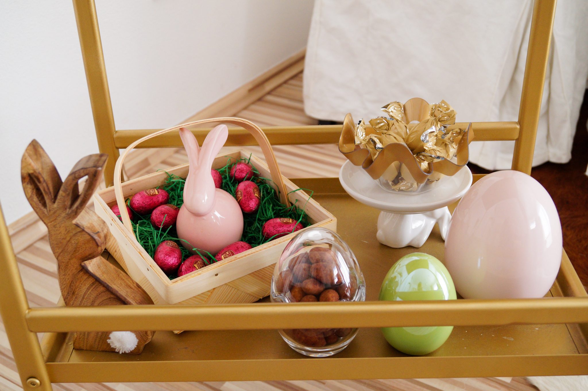 How to style your bar cart for Easter... Madame Schischi