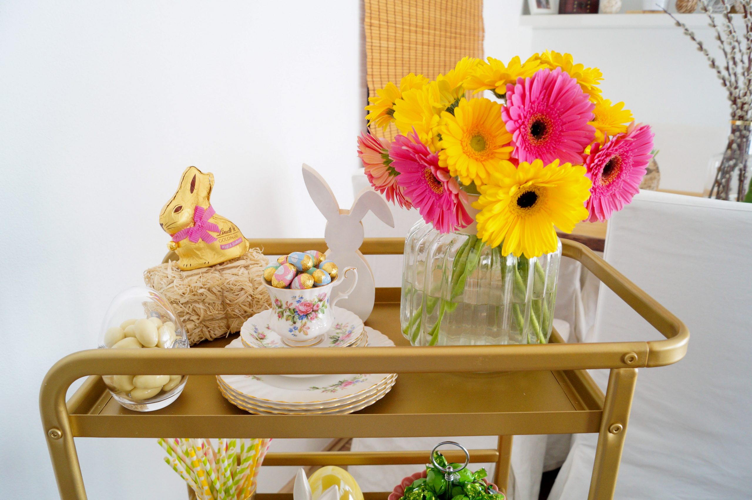 How to style your bar cart for Easter... Madame Schischi
