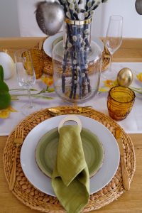 easter, table decor, table scape, easter table scape, holiday, easter holiday, daisy cardigan, rustic table scape, hosting, entertaining, green and gold