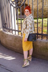 fashionblogger, spring, spring style, flower print, cropped denim jacket, style inspo, madame schischi, daily look, summer style, knit dress