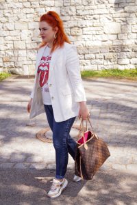 white linen blazer, dad sneakers, jogger pants, neverfull, style inpo, womans fashion, fashion blogger, spring style, spring