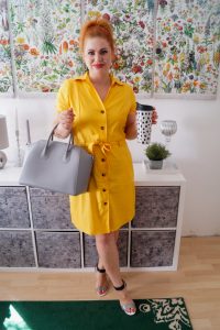 fashionblogger, fashion, style inspo, summer, summer dresses, 31 dresses of summer, office dress, office style, coffe mug, madame schischi, how to style, what to wear, dress lover, fashion blog, blog post