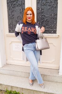 fashion blogger, fashion, mom style, casual outfit, fall, fall fashion, mom jeans, graphic shirt, all things H&M
