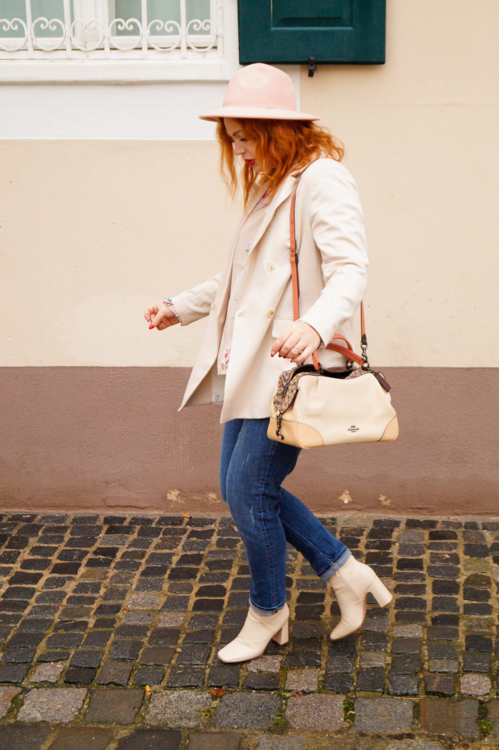 First Signs of Spring Flower Print... Madame Schischi