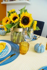 hosting, table scape, fall table setting, sunflowers, gingham table setting, dinner ideas, fall ideas, home decor, house, golden fall ideas, yellow and blue tabel scape