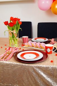 Pink and Red Table Setting for Galentine´s Day... - Madame Schischi