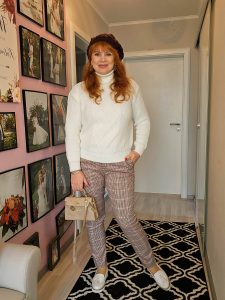 plaid pants, loafers, how to style white loafers in winter, winter fashion, winter style, french fashion, beret